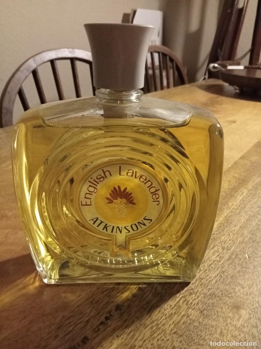 Miniaturas de perfumes antiguos: Frasco de colonia English lavender Atkinsons. 15 x 20 cms. Creo que sobre medio litro.