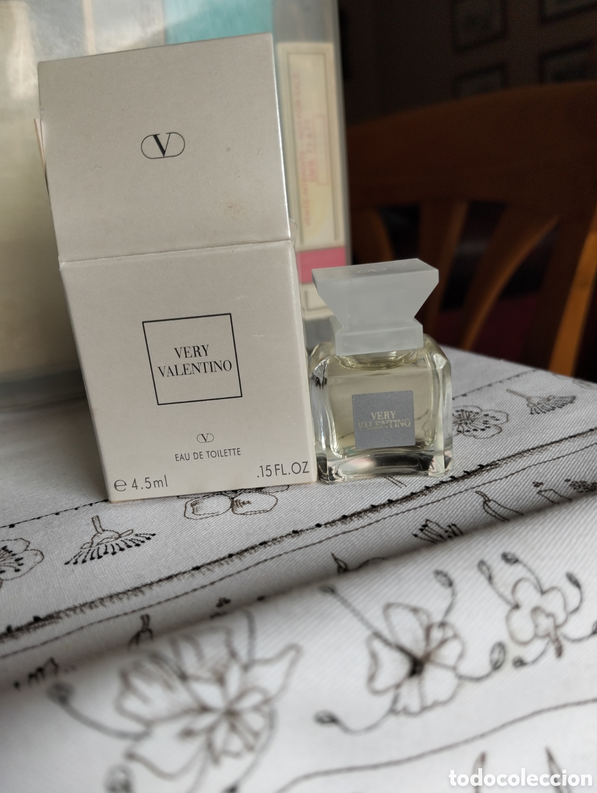 Miniaturas de perfumes antiguos: Very Valentino 5 ml mini perfume