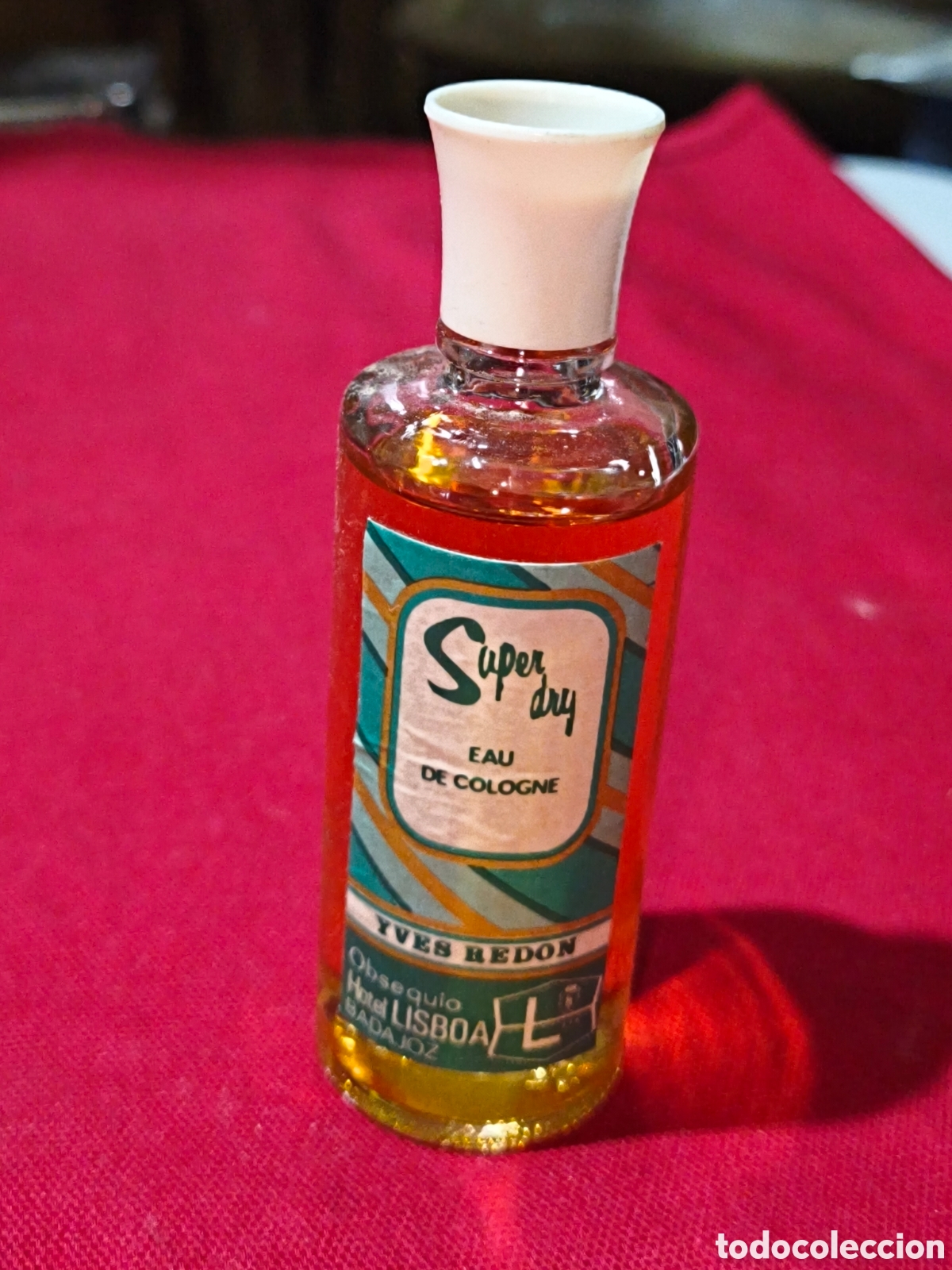 Miniaturas de perfumes antiguos: Antiguo y peque&ntilde;o frasco colonia perfume Yves Redon Obsequio Hotel Lisboa Badajoz