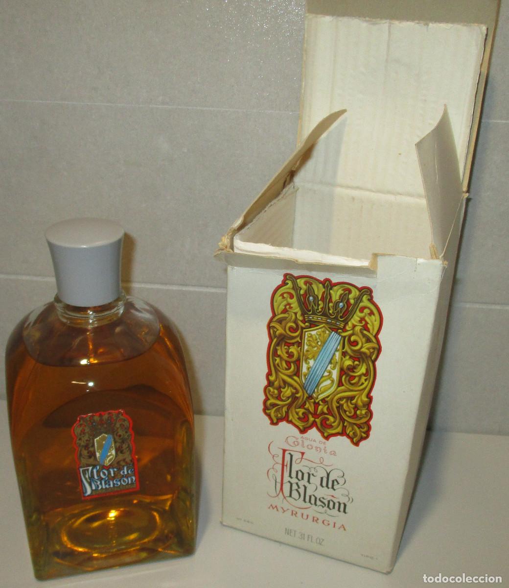 Miniaturas de perfumes antiguos: Frasco de colonia 915 ml (casi 1 litro) FLOR DE BLASON MYRURGIA, a&ntilde;os 60, llena, con caja