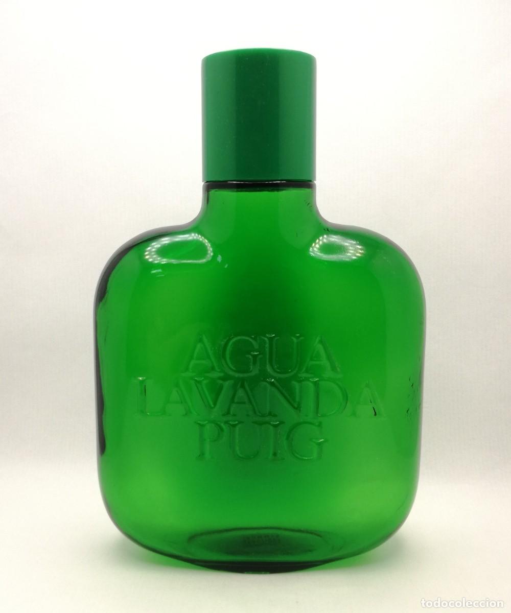 Miniaturas de perfumes antiguos: AGUA LAVANDA PUIG. GRAN BOTELLA DE 18CM. FICTICIO PARA ESCAPARATE. VAC&Iacute;A.