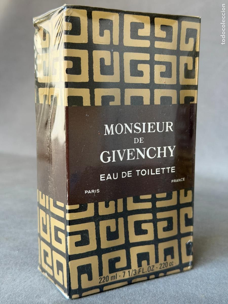 Miniaturas de perfumes antiguos: Vintage Monsieur de Givenchy , eau de toilette , 220cc. 7 1/3 oz. ref. 5207 , 1970s.