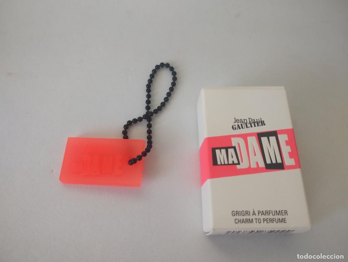 Miniaturas de perfumes antiguos: Llavero Jean Paul Gaultier de la fragancia Ma Dame, con charm para perfumar