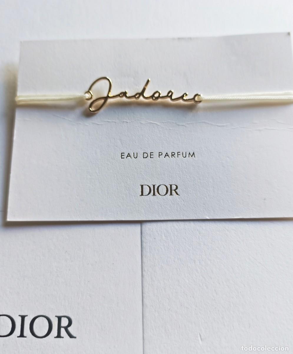 Miniaturas de perfumes antiguos: Pulsera Dior J'adore hilo ajustable con letras doradas