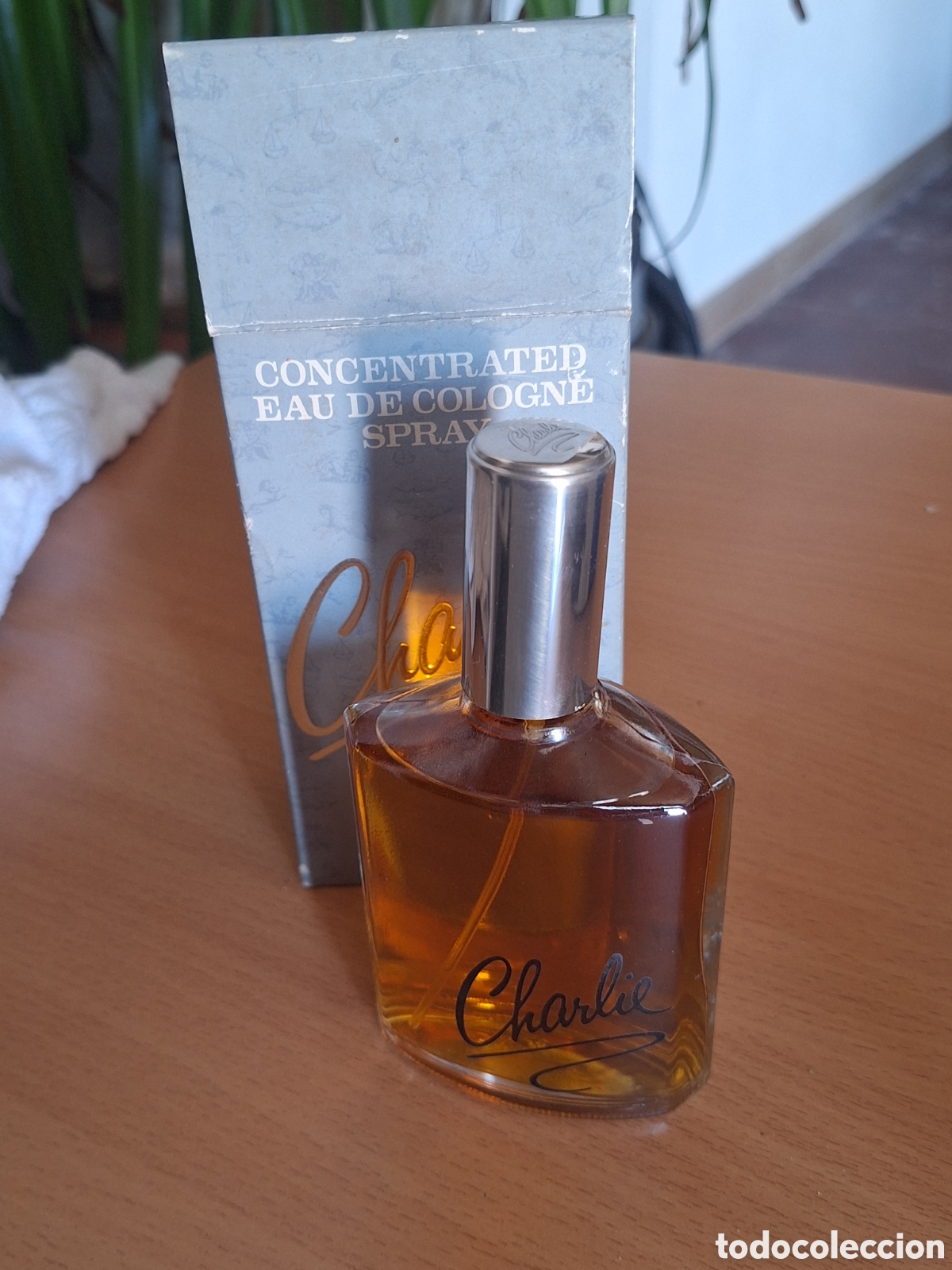Miniaturas de perfumes antiguos: Frasco de colonia Charlie