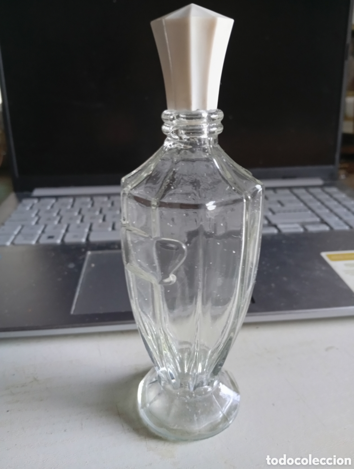 Miniaturas de perfumes antiguos: Botella de perfume a&ntilde;os 40