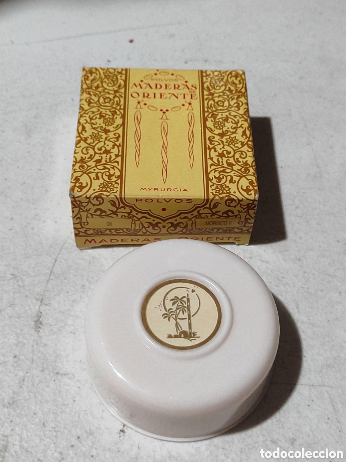Miniaturas de perfumes antiguos: Polvera actual Maderas de Oriente 42 gramos