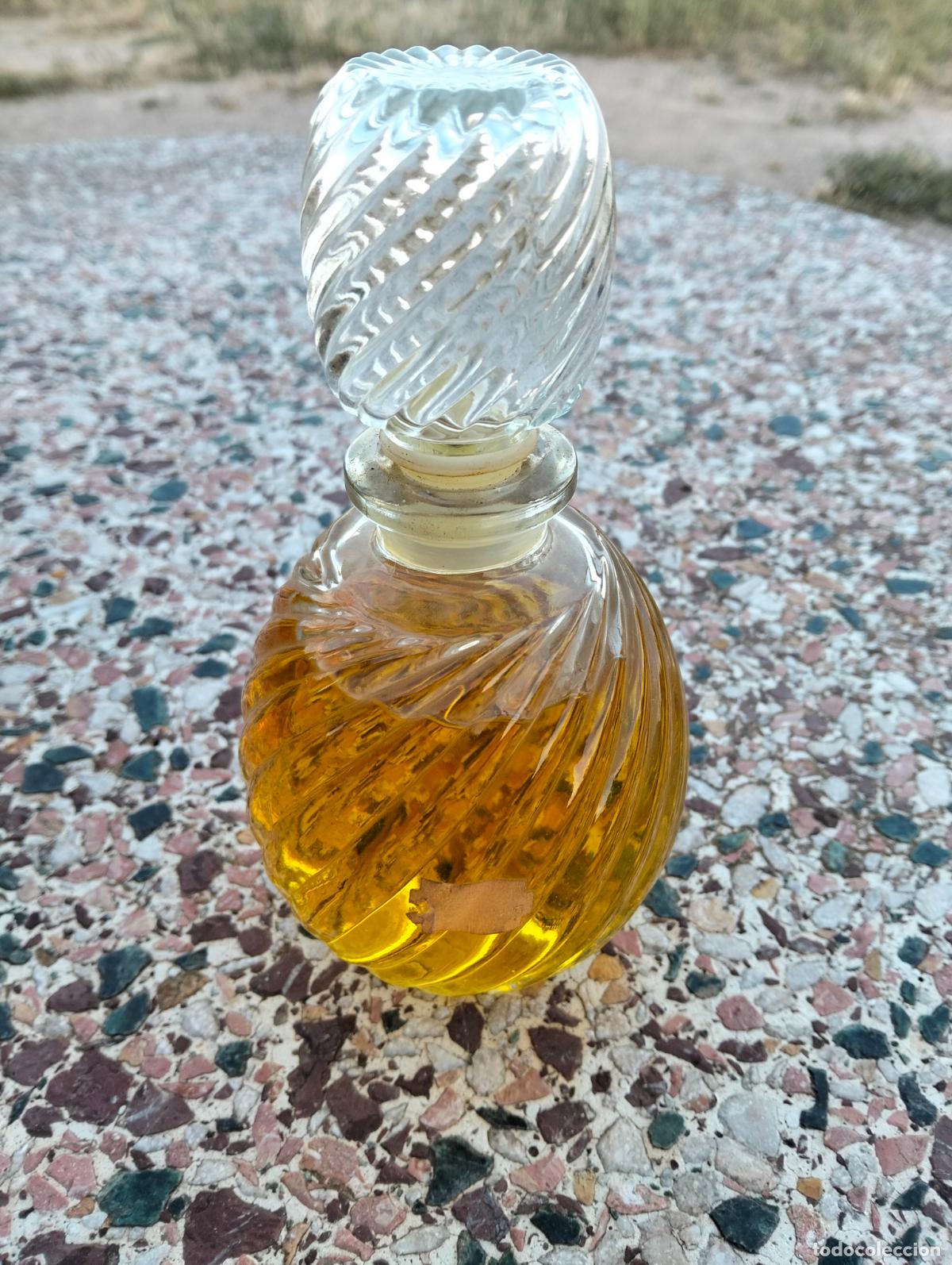 Miniatures of antique perfumes: Antiguo bote frasco de perfume colonia de cristal con tap&oacute;n