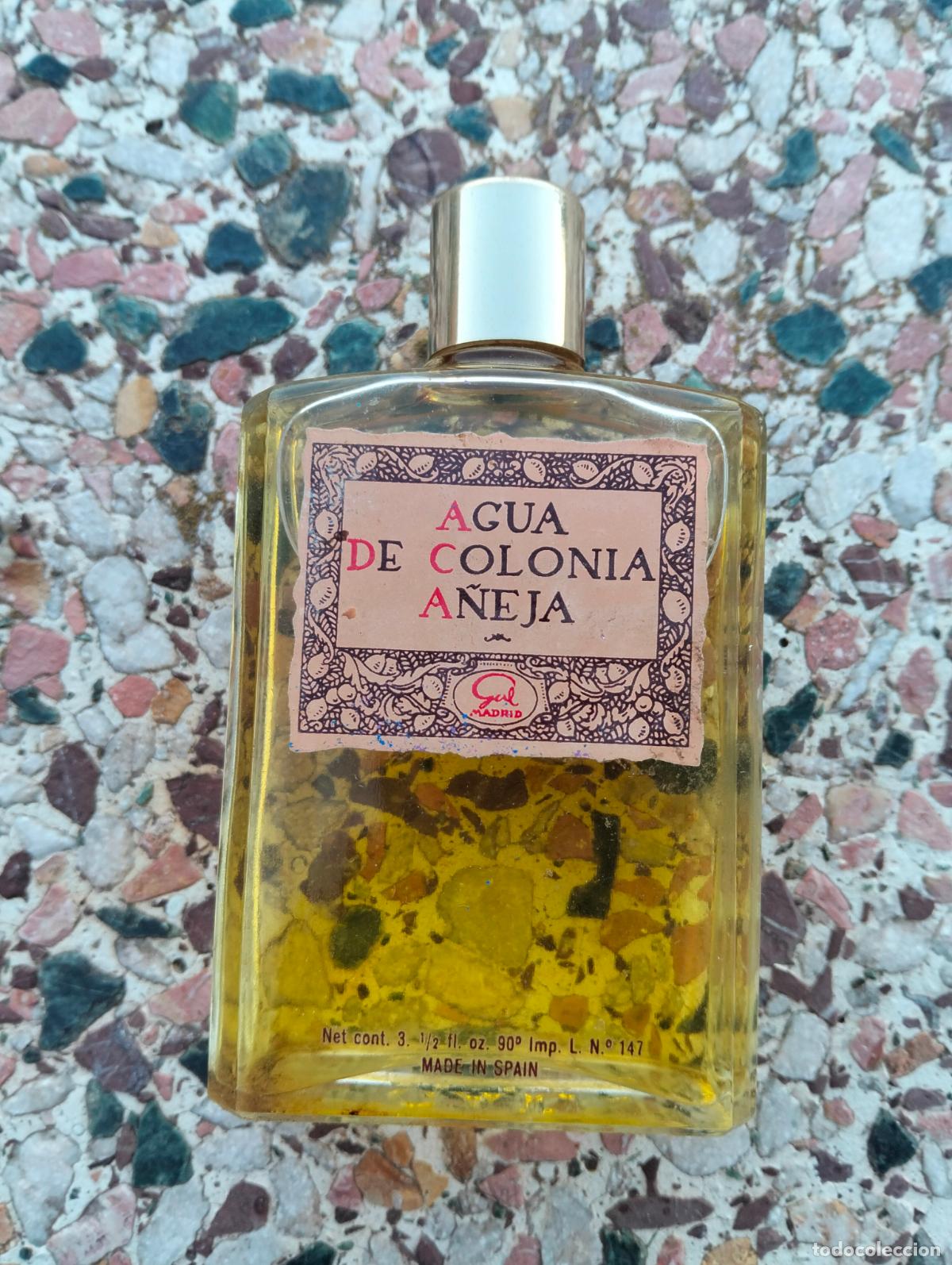 Miniatures of antique perfumes: Antiguo bote frasco de perfume colonia de cristal con tap&oacute;n agua de colonia a&ntilde;eja