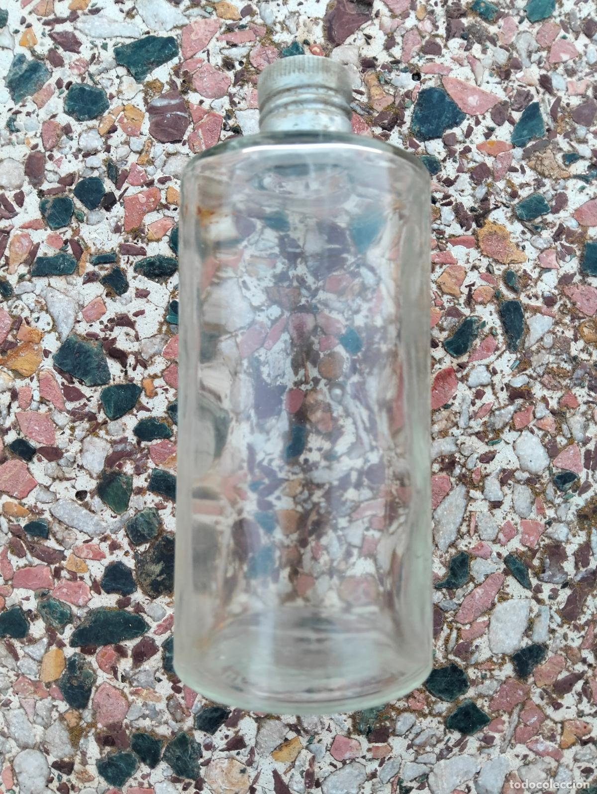 Miniaturas de perfumes antiguos: Antiguo bote frasco de perfume colonia de cristal transparente con tap&oacute;n plateado