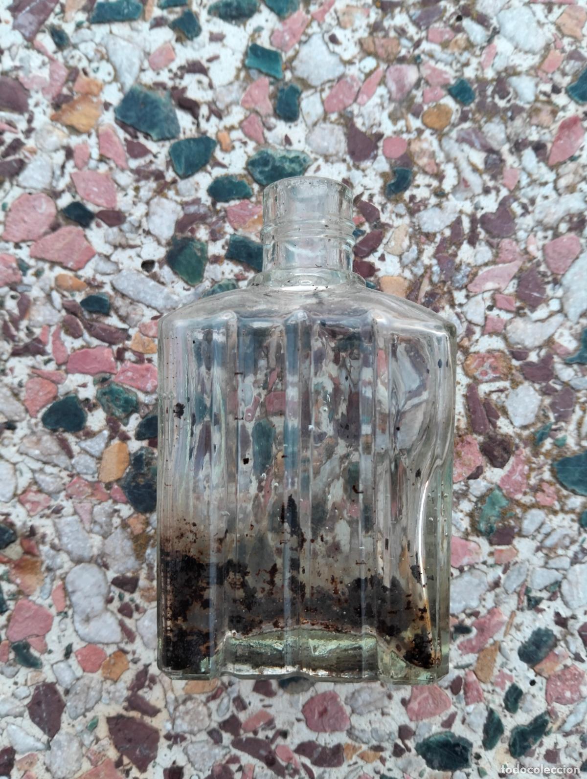Miniaturas de perfumes antiguos: Antiguo bote frasco de perfume colonia de cristal transparente a rallas