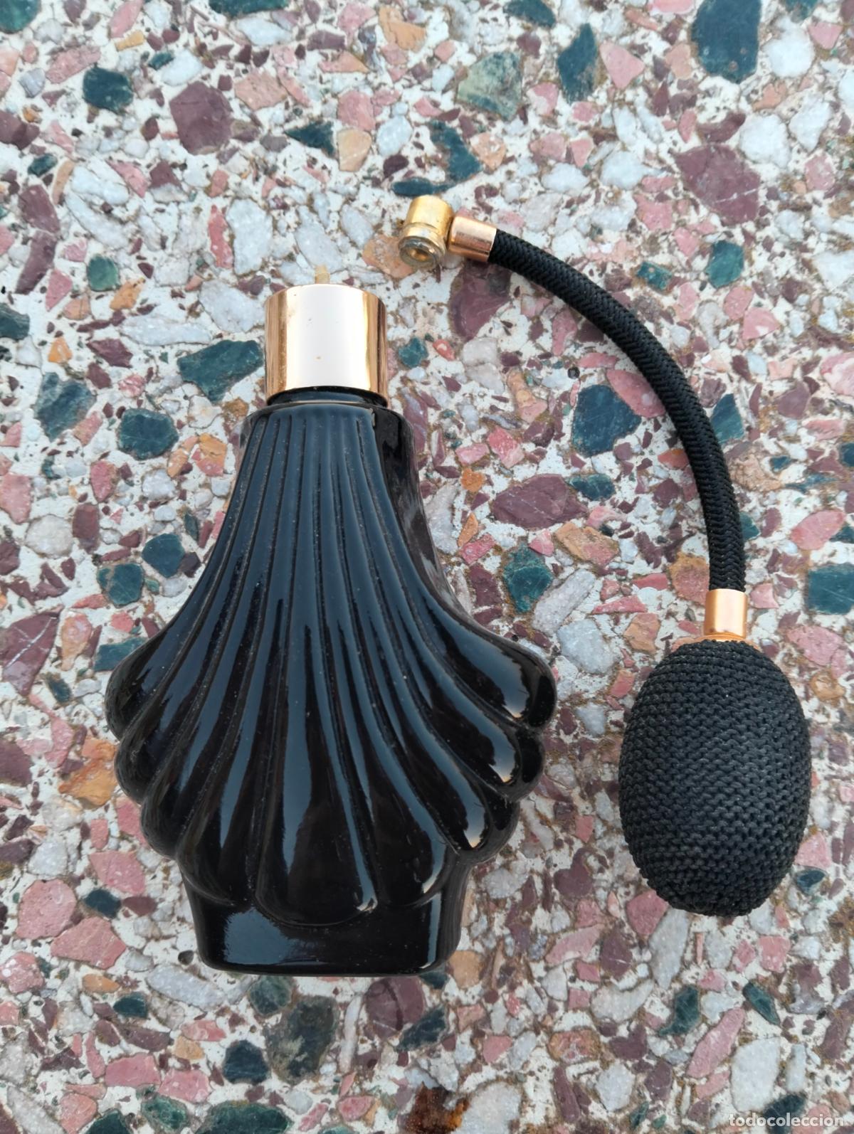 Miniaturas de perfumes antiguos: Antiguo bote frasco de perfume colonia de cristal color negro dorado difusor
