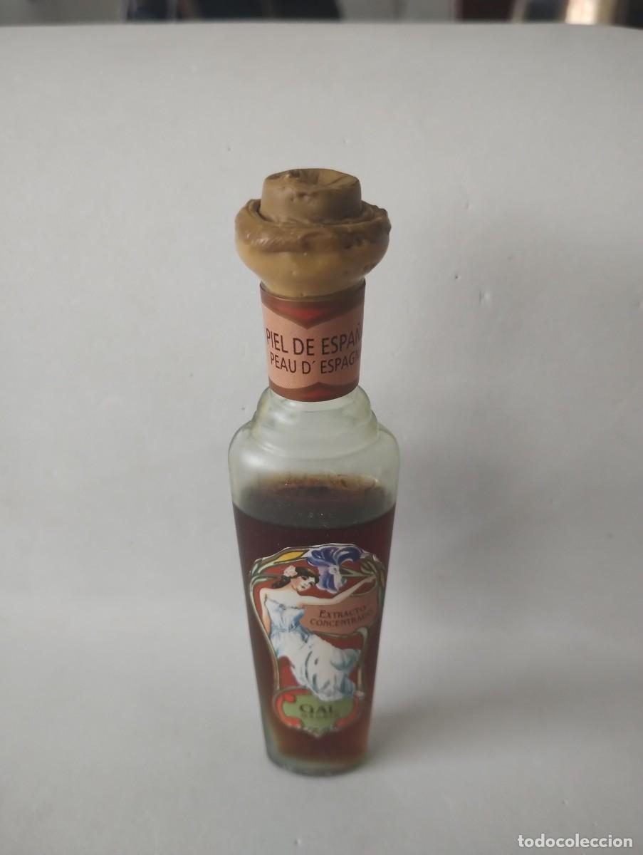 Miniaturas de perfumes antiguos: BOTELLA DE EXTRACTO PIEL DE ESPA&Ntilde;A DE PERFUMES GAL - SIN CAJA
