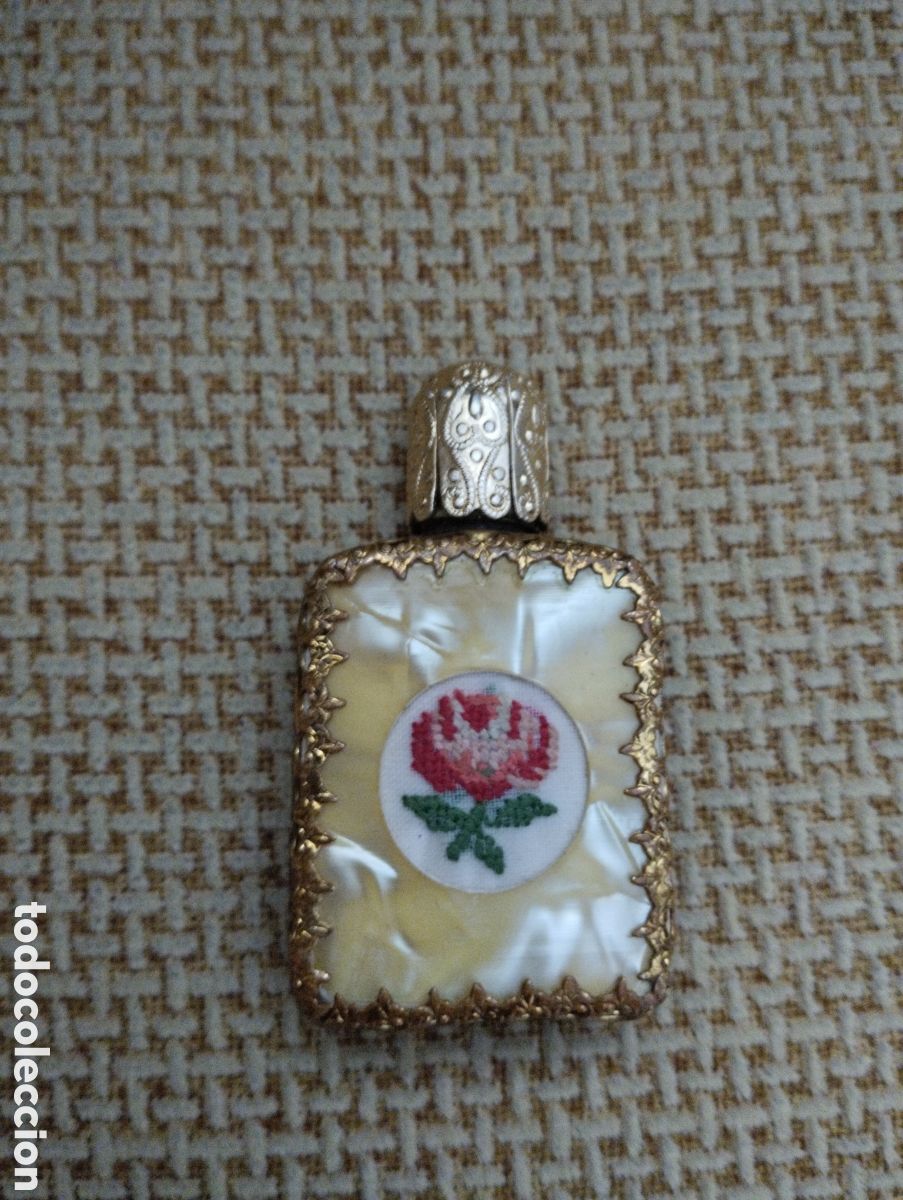 Miniaturas de perfumes antiguos: Frasco de perfume miniatura antiguo