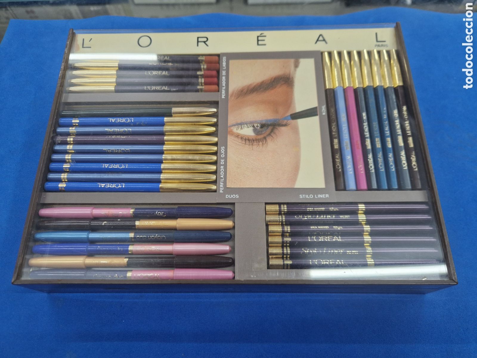 Miniaturas de perfumes antiguos: L'OR&Eacute;AL, Expositor de lapices de ojos y labios ,a&ntilde;os 1980