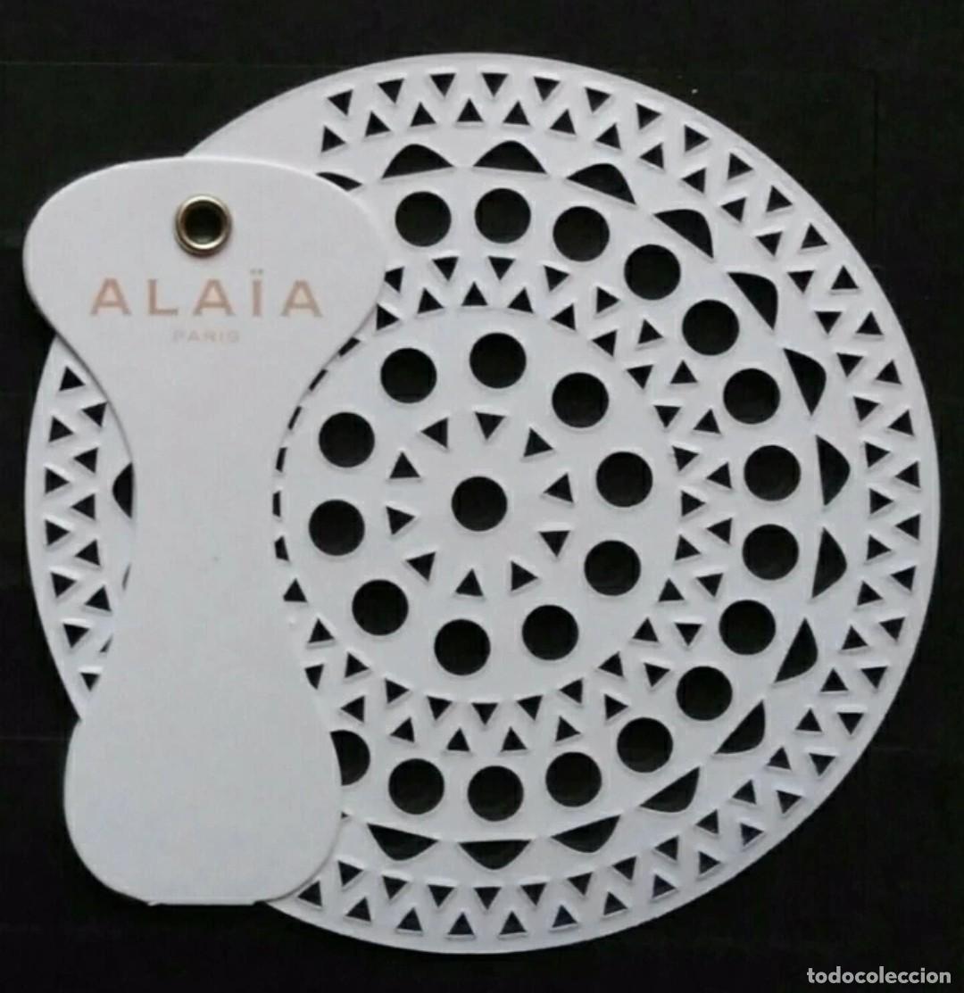 Miniaturas de perfumes antiguos: TARJETA DE PERFUME ALA&Iuml;A PARIS. NUEVA.