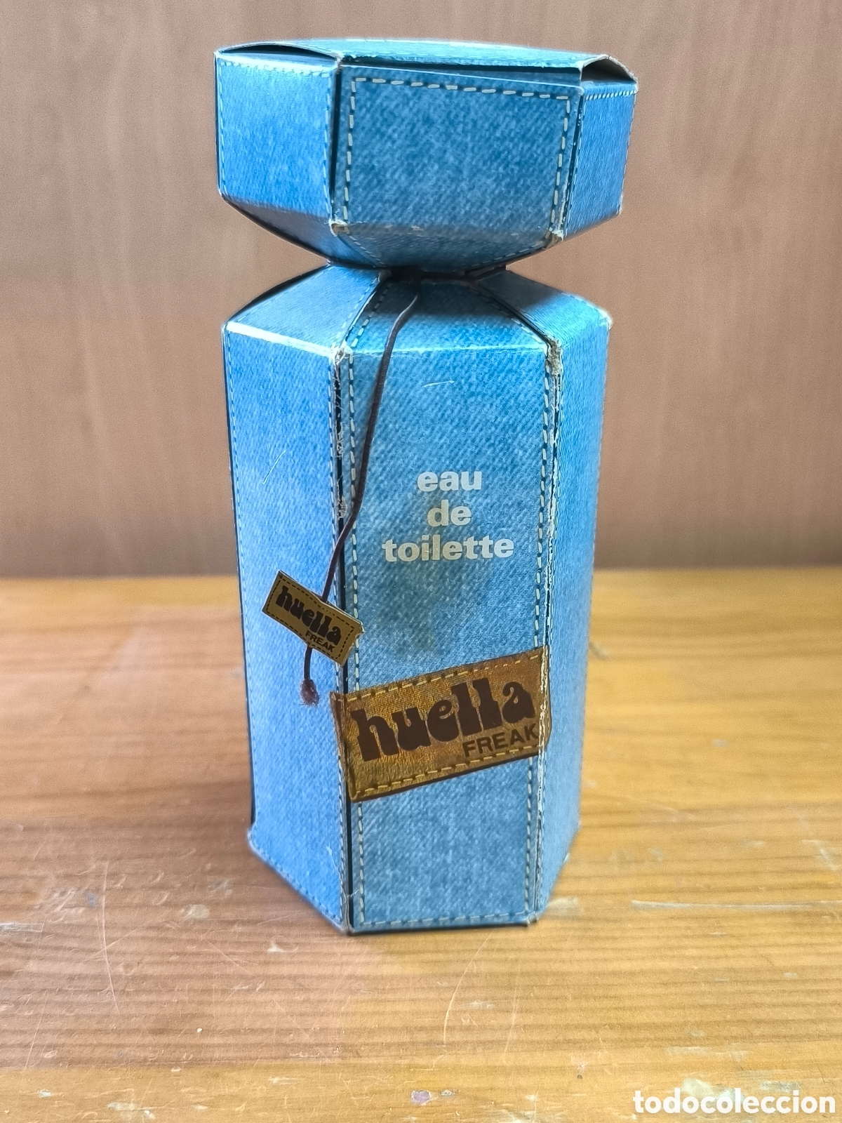 Miniaturas de perfumes antiguos: Colonia huella freak Puig vintage sin abrir 250ml