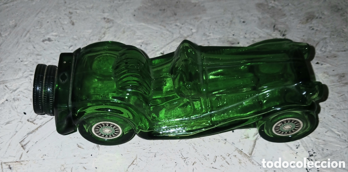Miniaturas de perfumes antiguos: Frasco recipiente botella colonia Avon Olof coche cristal verde antiguo vintage
