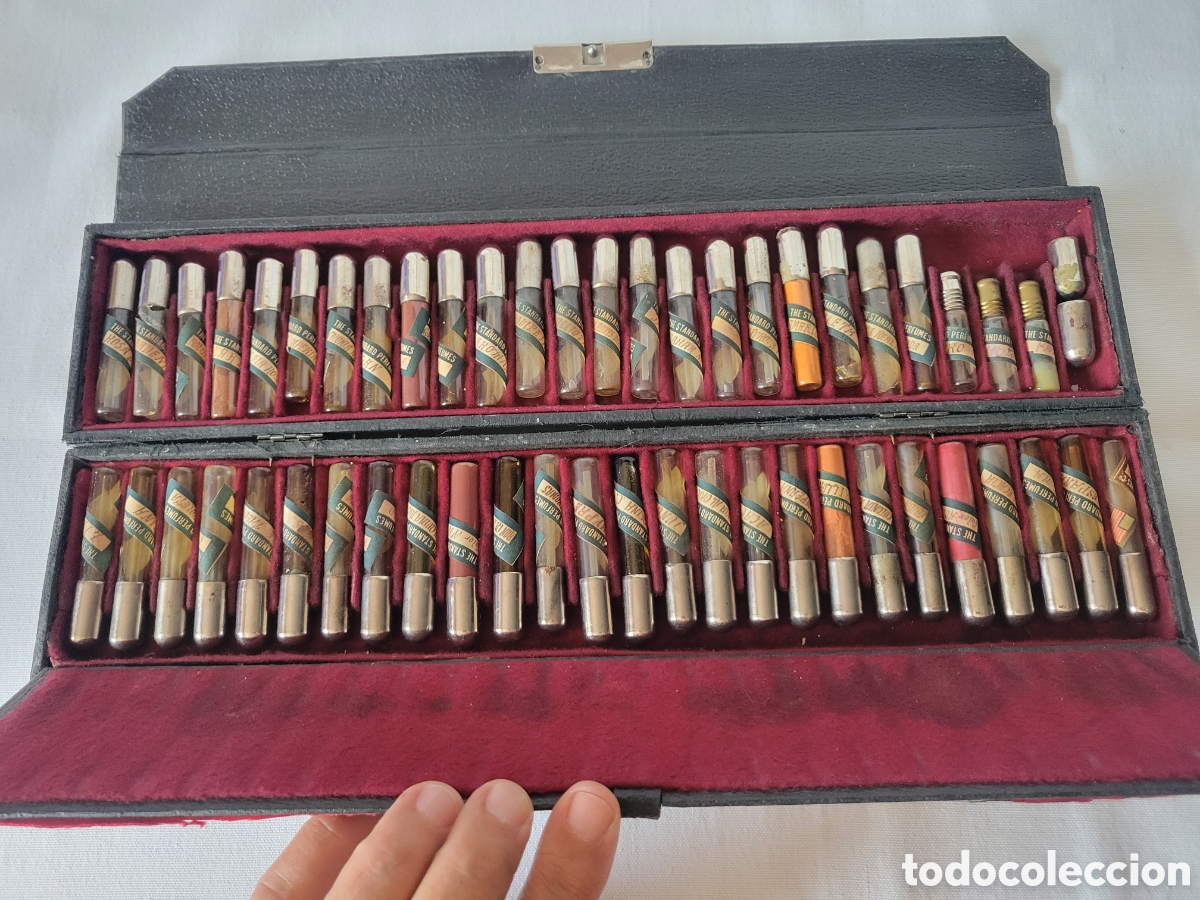 Miniaturas de perfumes antiguos: ANTIGUO MUESTRARIO DE 51 TARROS ESENCIA PARA FABRICACION DE COLONIAS THE STANDAR PERFUMES