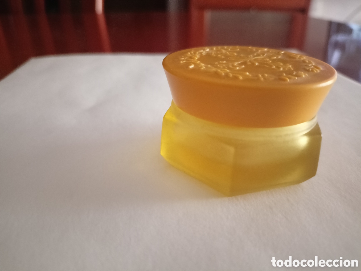 Miniaturas de perfumes antiguos: Avon. Tarro vacio perfume crema - Foto 2