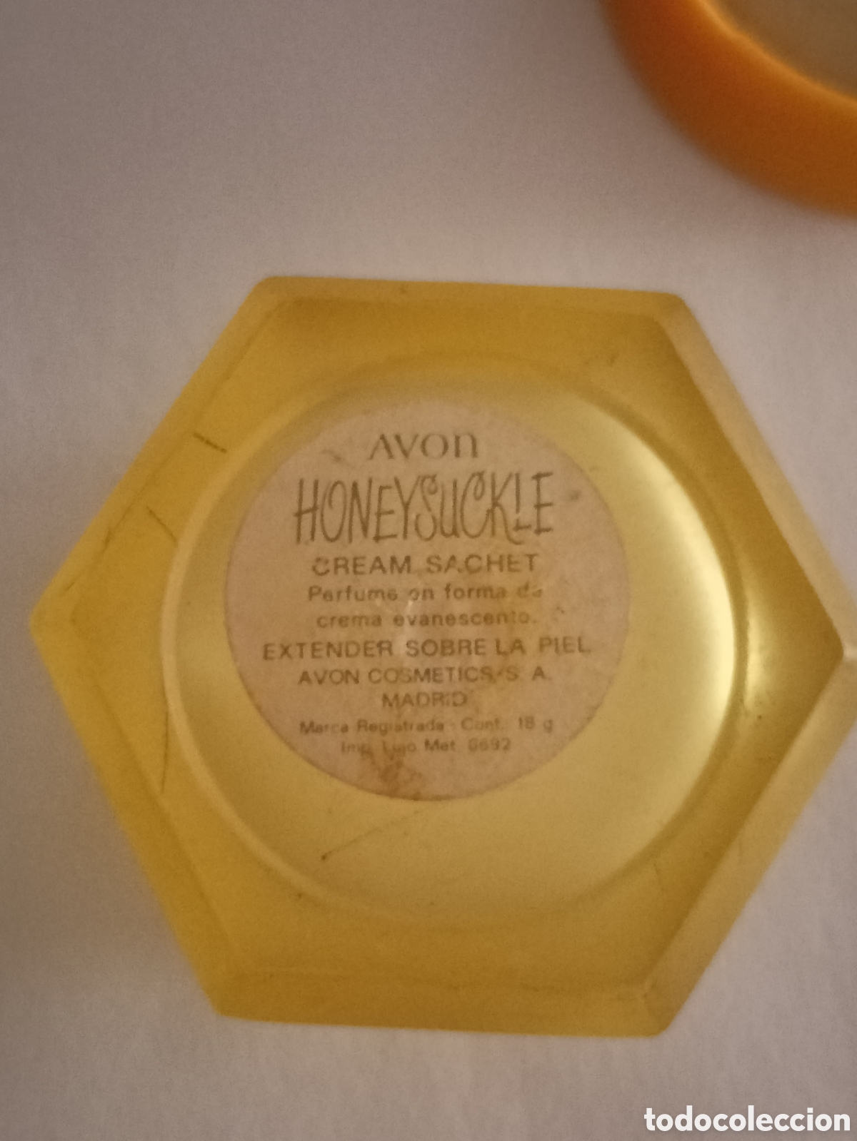Miniaturas de perfumes antiguos: Avon. Tarro vacio perfume crema - Foto 4