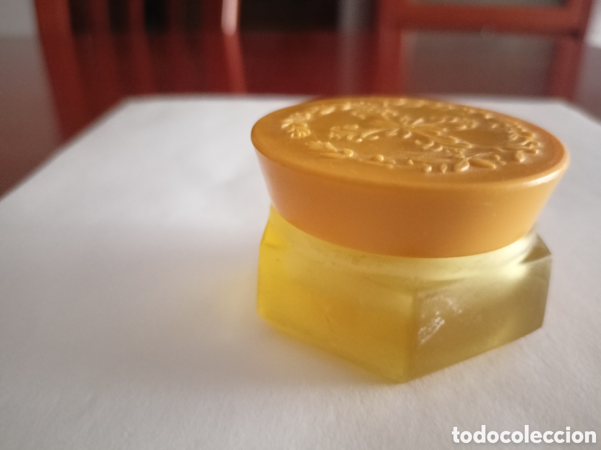 Miniaturas de perfumes antiguos: Avon. Tarro vacio perfume crema