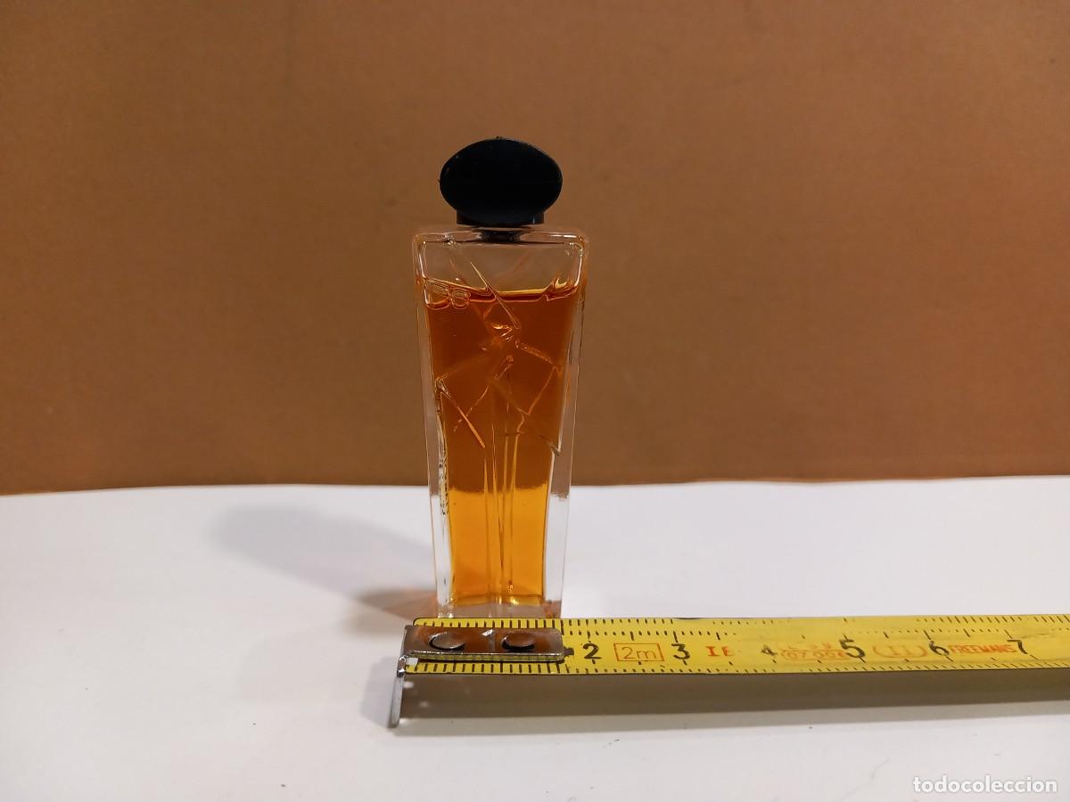 Miniaturas de perfumes antiguos: BOTELLITA DE PERFUME CASI LLENA / COMPRA MIN&Iacute;MA 5 &euro;