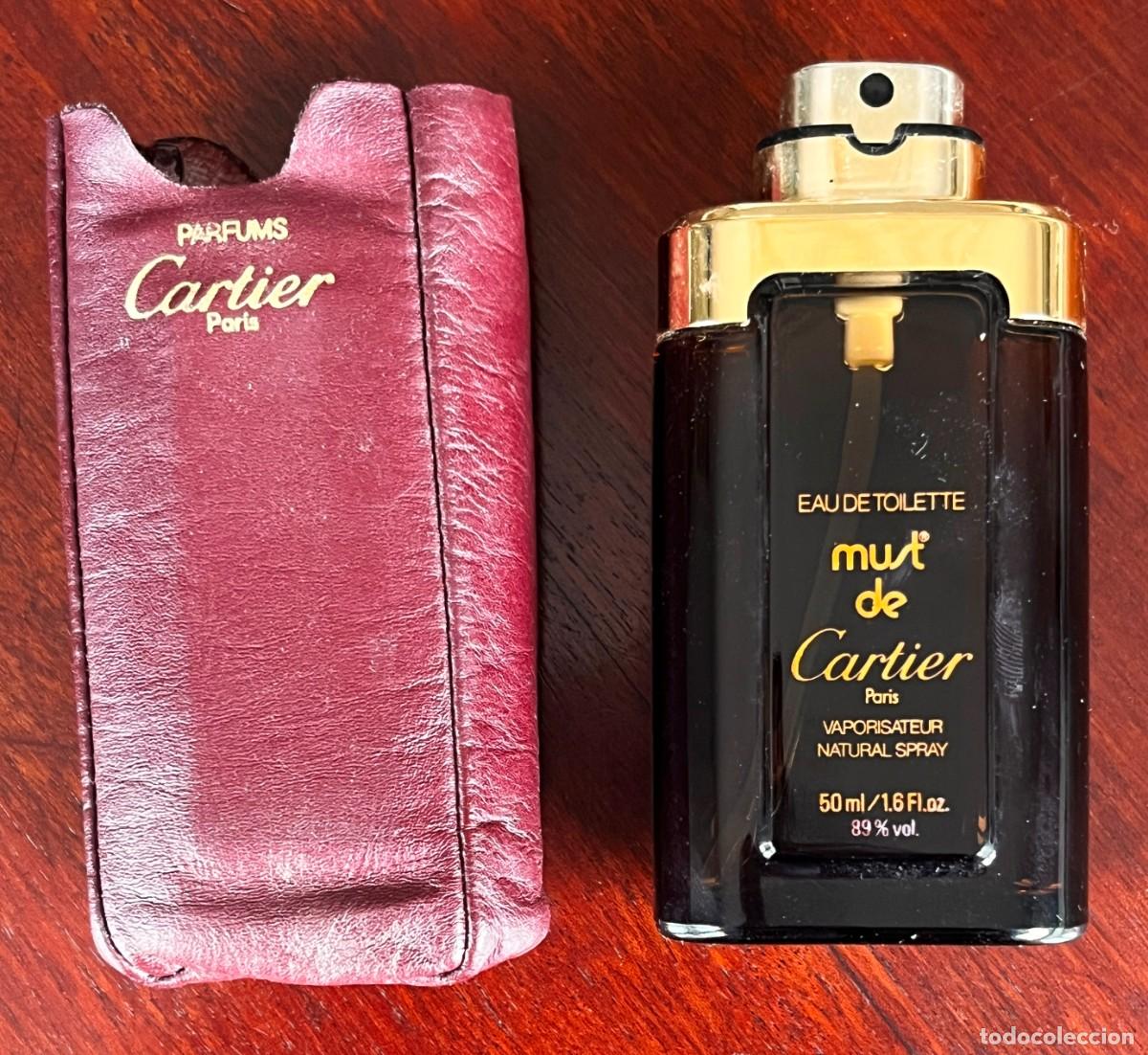Miniaturas de perfumes antiguos: Eau de Toilette Must de Cartier. Funda de cuero. 50 ml. 50 % de producto 1.980. Medidas:10,5 x 5 x 2
