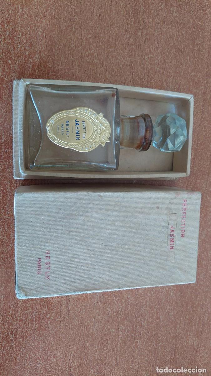 Miniature di profumi antiche: Antigua caja con frasco de perfume Jasm&iacute;n Nestl&eacute; Paris