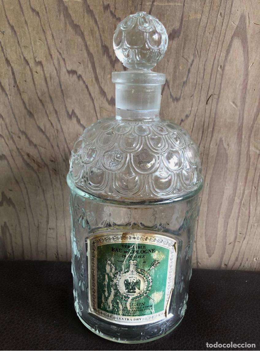 Miniaturas de perfumes antiguos: Antigua botella de VERITABLE EAU DE COLOGNE IMPERIALE de Guerlain 1L. VINTAGE