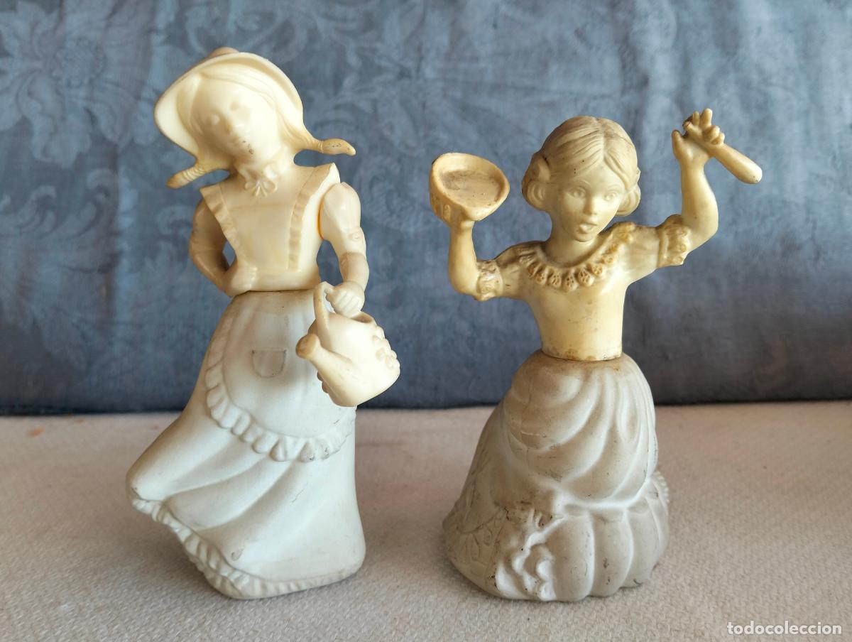 Miniaturas de perfumes antiguos: 2 botella botellas de colonia baliarinas mujeres de la marca Avon Charisima de los a&ntilde;os 60-70