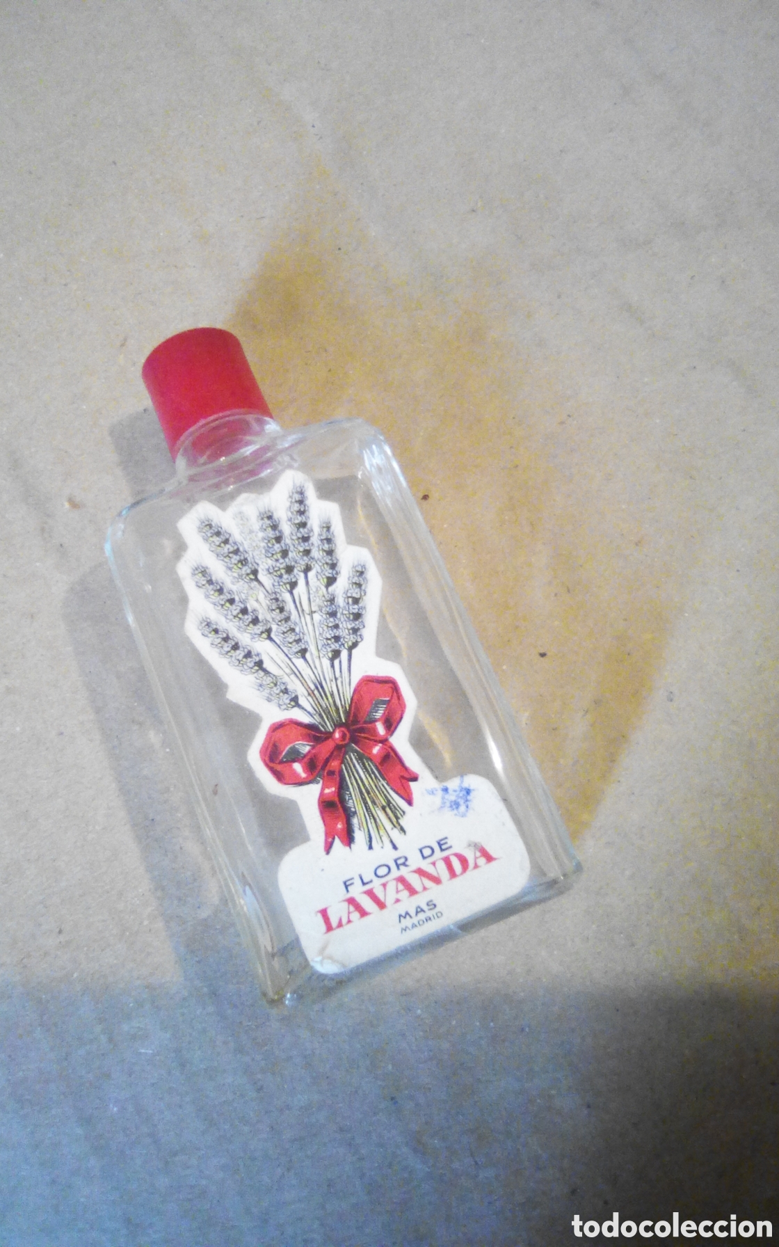 Miniaturas de perfumes antiguos: Fresquito de Flor de lavanda. MAS, Madrid. Vac&iacute;o, mide 8 cm.