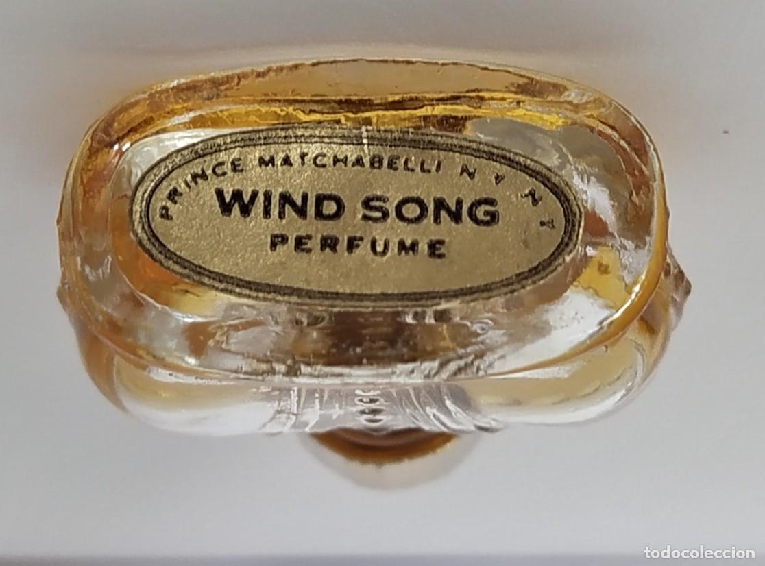 Miniaturas de perfumes antiguos: Miniatura de perfume de colecci&oacute;n Matchabelli Wind Song Perfume