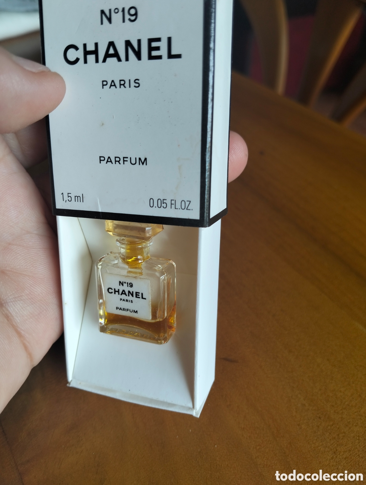 Miniaturas de perfumes antiguos: Mini perfume Chanel 19 - Foto 3