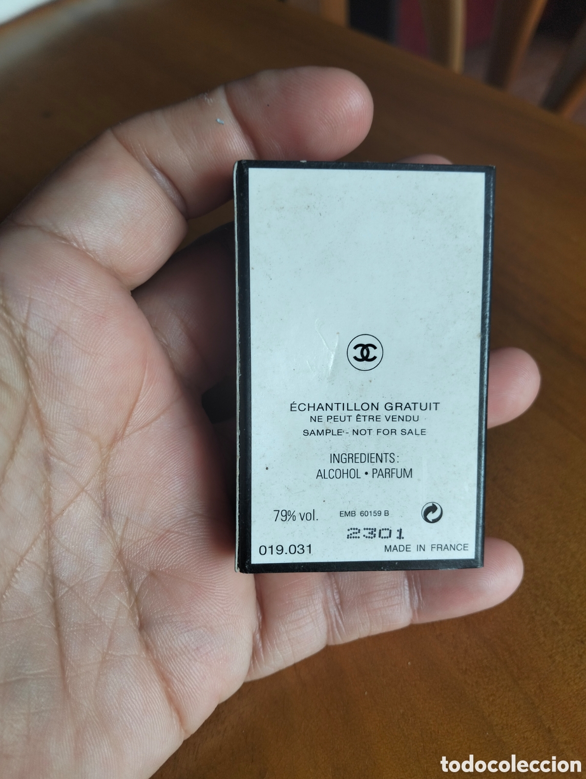 Miniaturas de perfumes antiguos: Mini perfume Chanel 19 - Foto 4
