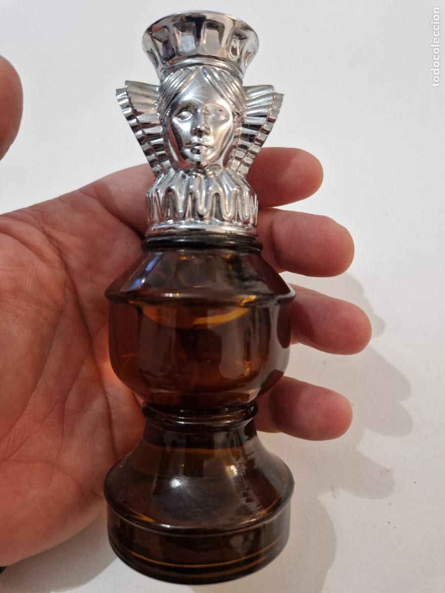 Miniaturas de perfumes antiguos: antigua botella colonia perfume Avon figura de ajedrez locion afeitar reina Tai winds vintage retro