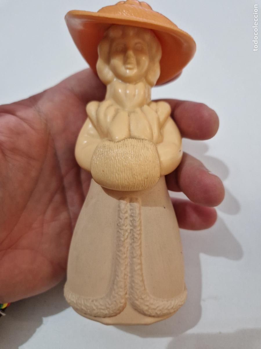 Miniaturas de perfumes antiguos: antigua botella colonia perfume Avon figura mujer little kate charisma vacia vintage retro