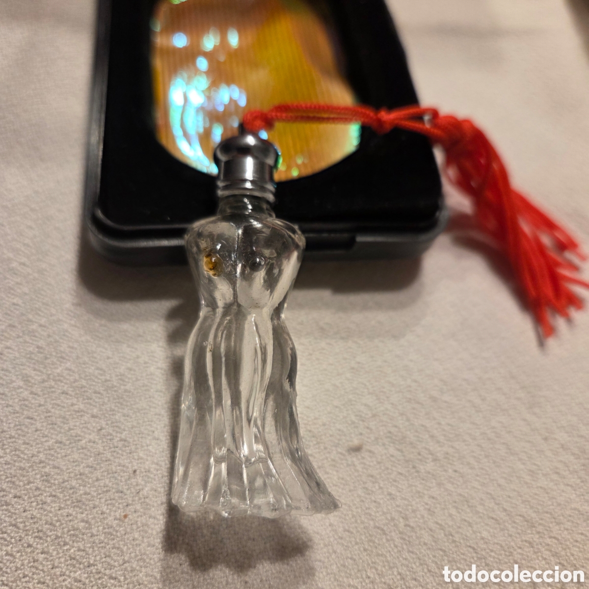 Miniaturas de perfumes antiguos: Antiguo Frasco Miniatura de Perfume / Esencia - Silueta Torso de Mujer con Vestido - A&ntilde;os 80/90 -