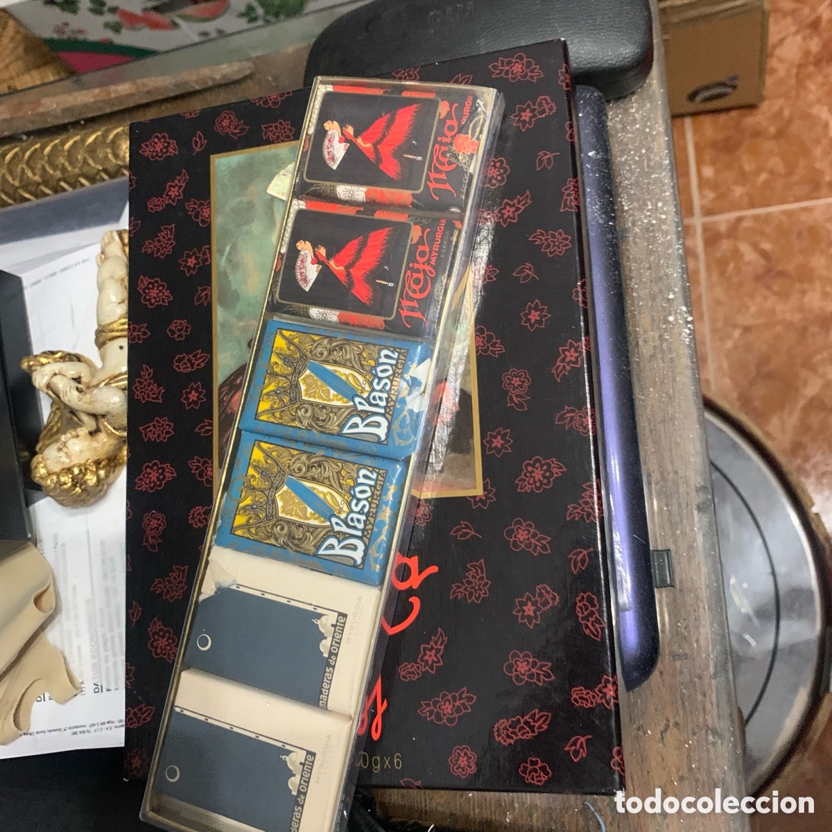 Miniaturas de perfumes antiguos: estuche con jabones original myrurgia variadas
