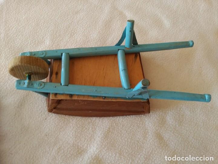 Hobbys: Carretilla de juguete de madera y chapa - Foto 3