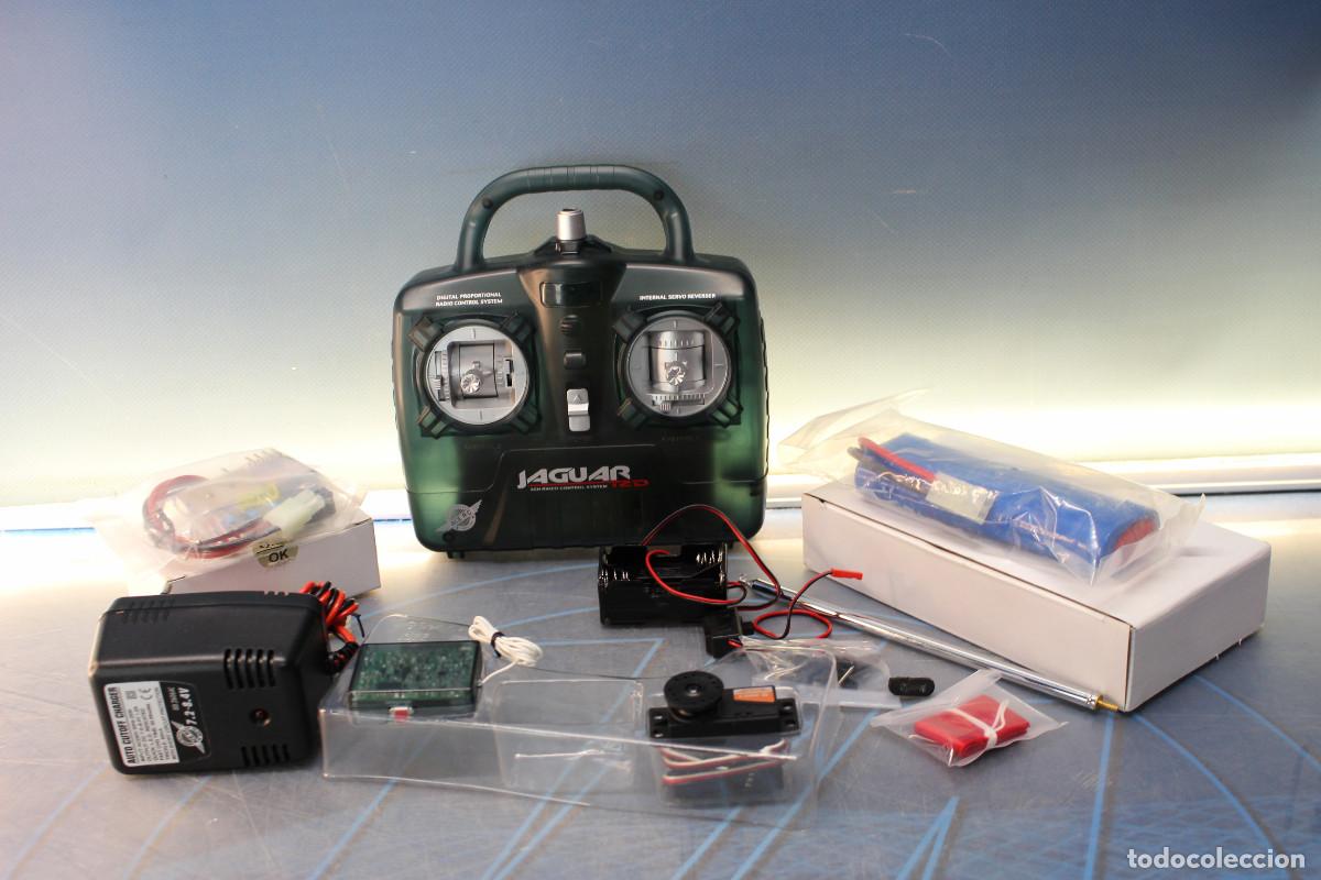 Hobbys: Mando radiocontrol ACE R/C Jaguar 2. Thunder Tiger Corporation.