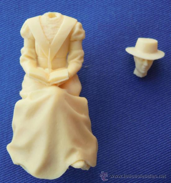 Hobbys: Figura se&ntilde;ora sentada leyendo - Foto 1