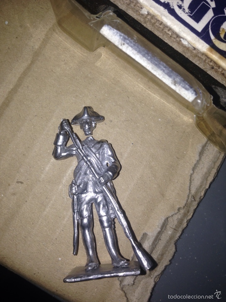 Hobbys: Molde para hacer mu&ntilde;ecos de plomo + figura - Foto 2