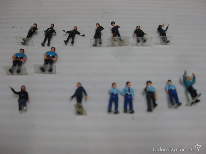 Hobbys: 16 POLICIAS O SIMILARES. - Foto 1