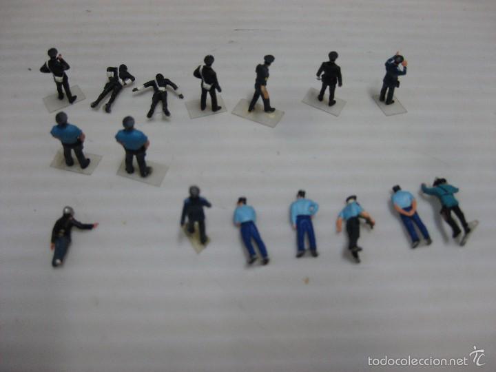 Hobbys: 16 POLICIAS O SIMILARES. - Foto 2