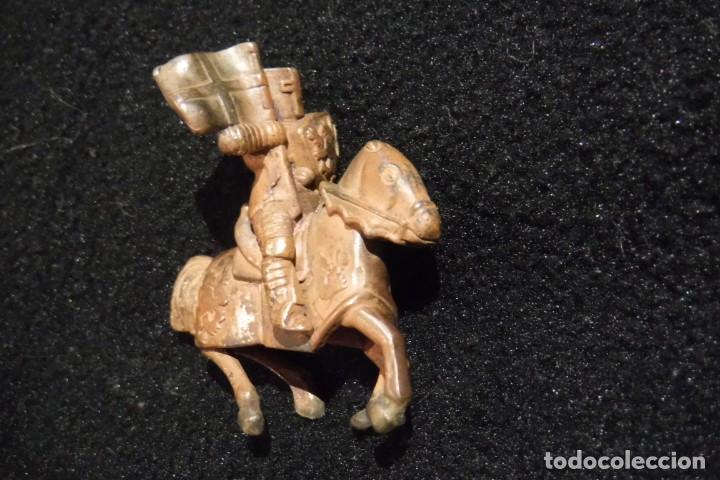 Hobbys: Guerrero medieval abanderado a caballo - Foto 1