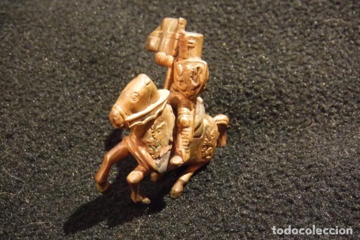 Hobbys: Guerrero medieval abanderado a caballo - Foto 9