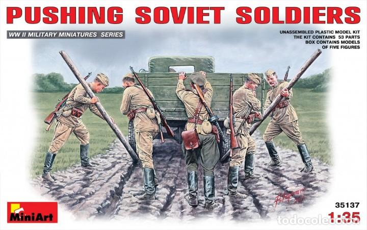 Hobbys: PUSHING SOVIET SOLDIERS. Miniart. 1/35 - Foto 1