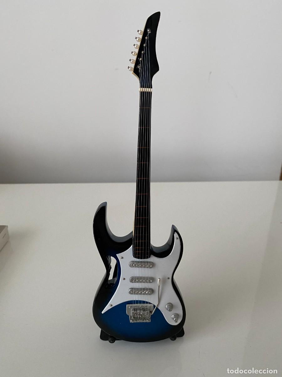Hobbys: Guitarra de madera en miniatura - Foto 1