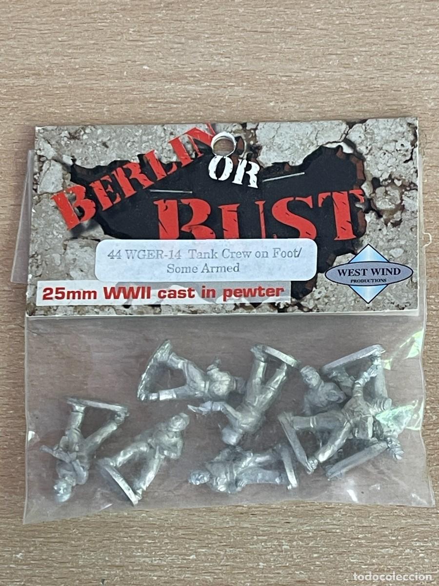 Hobbys: West Wind Berlin or Bust 25mm WWII 44 WGER-14 Tank Crew on Foot/ Some Armed 2&ordf;GM Soldados Alemanes